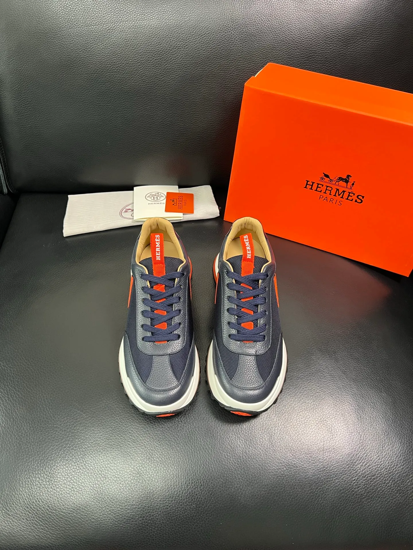 Men's shoes 💰800 Hermes top purchasing Hermes counters are on sale at the same time with original factory configuration, original cowhide imported from Italy and mesh fabric, high-quality splicing technology, fully imported water-dyed cowhide lining, soles: original soles specially provided by the original factory are super comfortable, the original factory follows the order and high quality, you can enter and exit the counter at will, you are welcome to compare and synchronize with the counter, code number 39-44 (customized 38 45) 85863